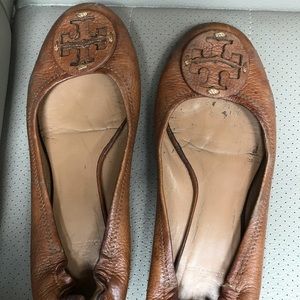 TORY BURCH BALLET FLATS (TAN)